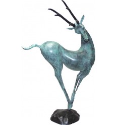 Bronze animalier : cerf en bronze BRZ0624V ( H .63 x L . Cm ) Poids : 3.7 Kg 