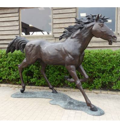 Cheval en bronze BRZ1454 ( H .220 x L .330 Cm ) Poids : 347 Kg 