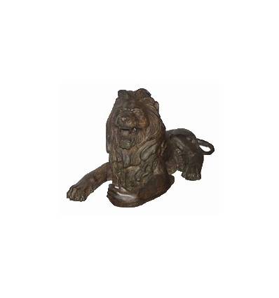 Couple de lions en bronze BRZ0178 ( H .35 x L :68 Cm ) Poids : 20 Kg 